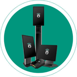 Verschillende soorten hardware: twee bestelzuilen, een pinapparaat en kassa